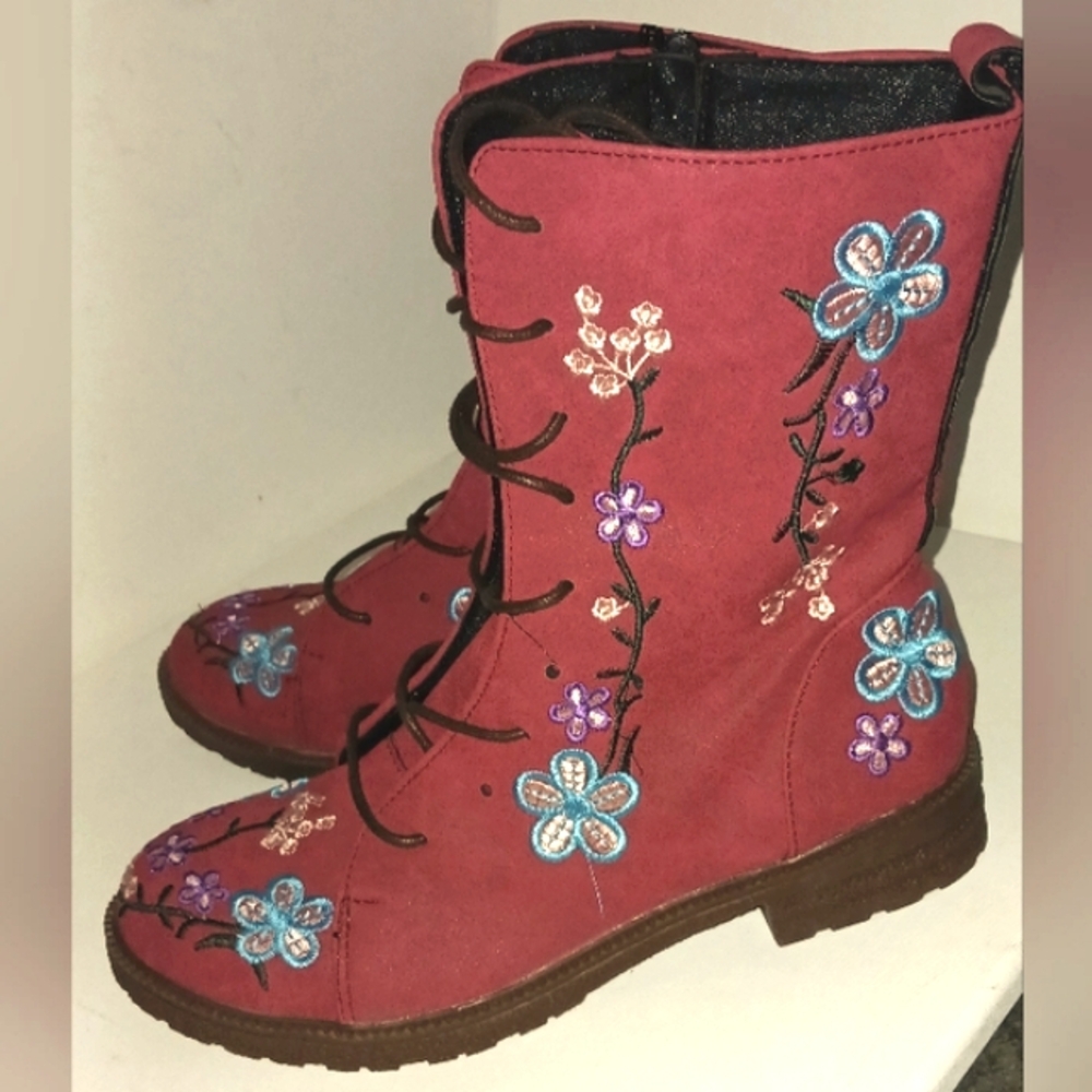 NWOT/ Women Mid Calf Boots Fashionable Embroiderd Short Boots/Western Floral